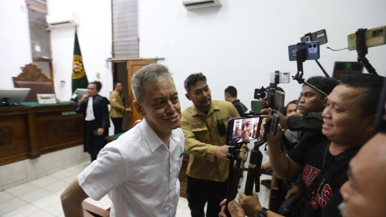 FOTO: Fariz RM Divonis 10 Bulan Penjara dan Denda Rp800 Juta dalam Kasus Narkoba