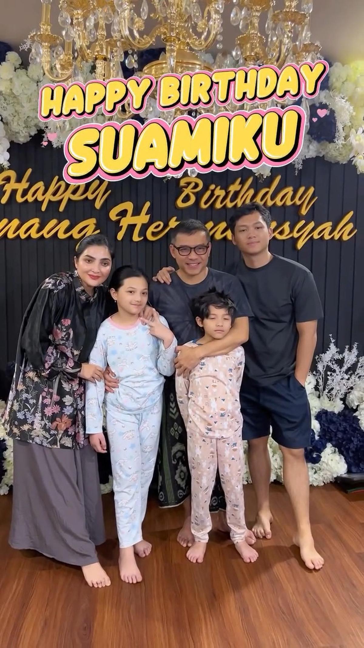5 Potret Kejutan Ulang Tahun Ashanty dan Anak ke Anang Hermansyah, Dilakukan saat Sahur