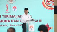 Zainudin Amali menyerahkan jabatan Menteri Pemuda dan Olahraga kepada Menteri Koordinator Bidang Pembangunan Manusia dan Kebudayaan, Muhadjir Effendy, sebagai Pelaksana Tugas. (Bola.com/Abdul Aziz)