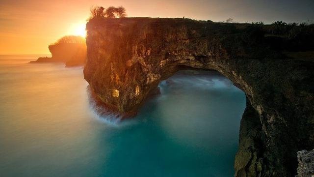 [Bintang] 22 Surga Tersembunyi yang Bikin Kamu Pengin 'Ngumpet' di Bali (2)