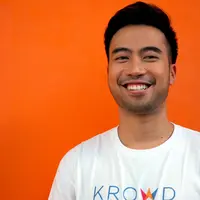 "Gue dari S1, S2 gue break nyanyi karena prioritas gue pendidikan. Karena bagi gue pentingnya bukan cuma ilmunya yang didapat tapi itu membantu mengasah pola pikir, membantu gue cara menyelesaikan masalah," kata Vidi Aldiano, Rabu (2/5/2018).