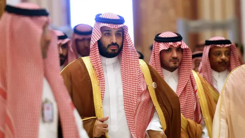 Mohammed bin Salman (tengah) (AFP)