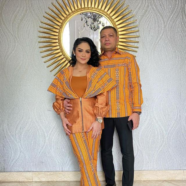 Krisdayanti dan Raul Lemos. (Foto: Instagram @krisdayantilemos)