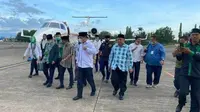 Ketua Umum Partai Persatuan Pembangunan (PPP) Suharso Monoarfa terlihat turun dari jet pribadi saat konsolidasi partai menjelang Muktamar PPP. (Ist)