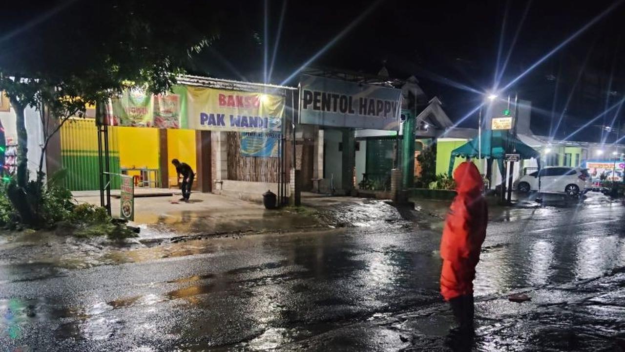 Banjir Longsor Trenggalek Tutup Jalur Utama Bandung-Prigi, BPBD Imbau Waspada Cuaca Ekstrem
