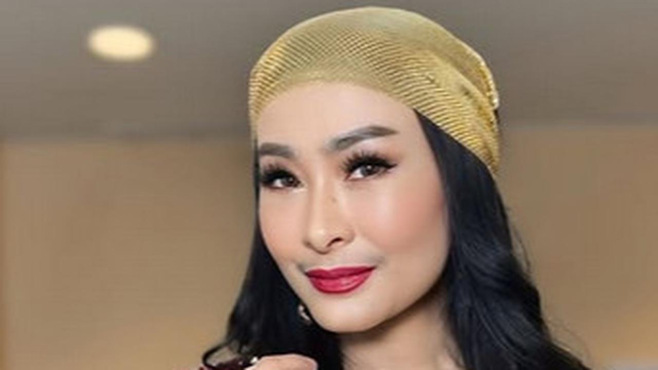 Potret Iis Dahlia Usai Facelift di Korea, Makin Cantik & Awet Muda di Usia 53 Tahun - Raffi Ahmad Salfok Bahas Kumis