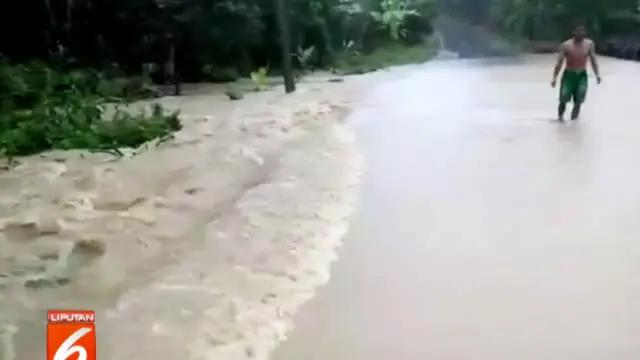 Menurut warga, banjir disebabkan hujan deras yang mengguyur kawasan tersebut sejak Rabu sore. Akibatnya, Sungai Labu tidak mampu menampung debit air dan meluap.