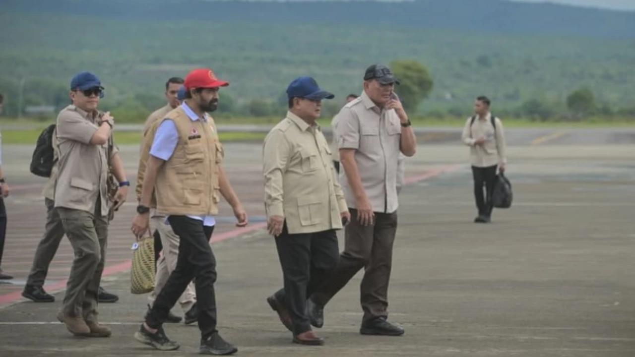 Seskab Teddy Ungkap Prabowo Kirim Heli Pribadi untuk Gubernur Aceh Saat Bencana Banjir