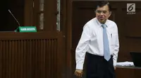 Wapres JK saat hadir sebagai saksi SDA dalam persidangan peninjauan kembali di PN Jakarta Pusat, Rabu (11/07). Wapres JK mengatakan bahwa setiap Menteri diberikan keleluasaan untuk menggunakan DOM. (Merdeka.com/Dwi Narwoko)