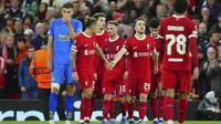 Pemain Liverpool Diogo Jota (20) diberi ucapan selamat oleh rekan satu timnya setelah mencetak gol dalam pertandingan sepak bola Grup E Liga Europa antara Liverpool dan Union Saint-Gilloise, Kamis, 5 Oktober 2023, di Anfield di Liverpool, Inggris. (Foto AP/Jon Super)