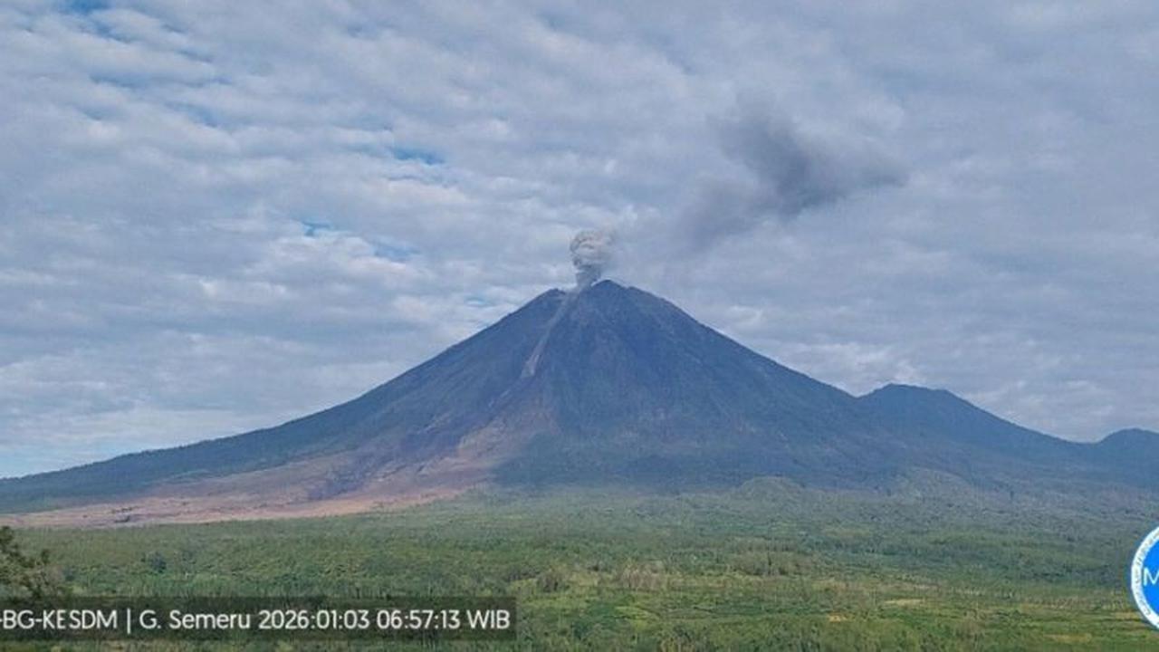 Erupsi Gunung Semeru: Empat Kali Letusan dalam Sehari, Warga Diminta Waspada