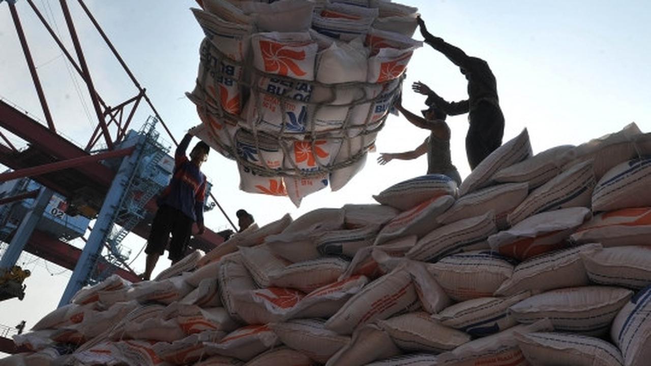27 Ribu ton beras asal Vietnam tiba di Tanjung Priok