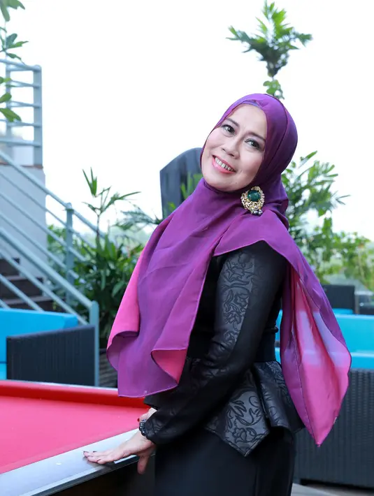 Jarang Muncul di Layar Kaca, Dewi Yull Tetap Aktif Bernyanyi, meski zaman telah berubah, namun Dewi Yull tetap bisa menunjukan eksistensinya. (Galih W. Satria/Bintang.com)