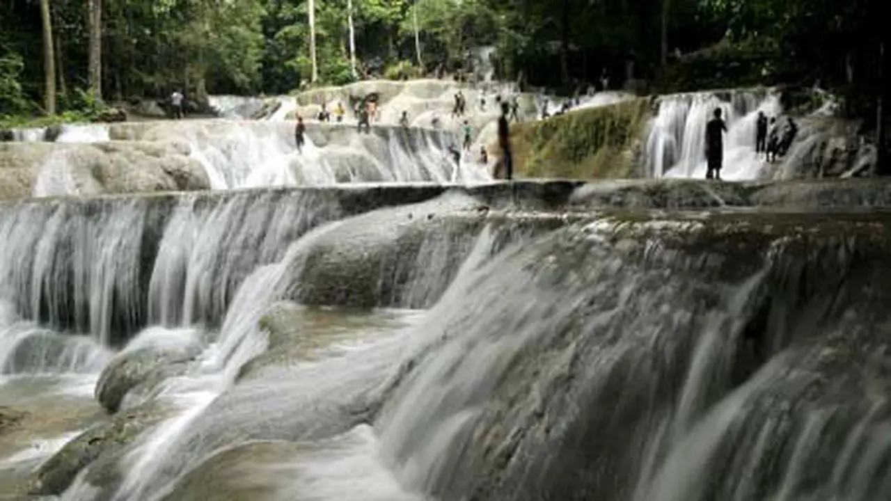 Air Terjun Moramo