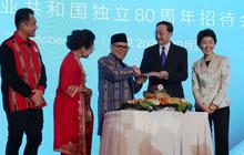 Unik! Resepsi Diplomatik Indonesia di Beijing Suguhkan Kekhasan Tanimbar, Dubes Kenakan Jas Tenun Tradisional