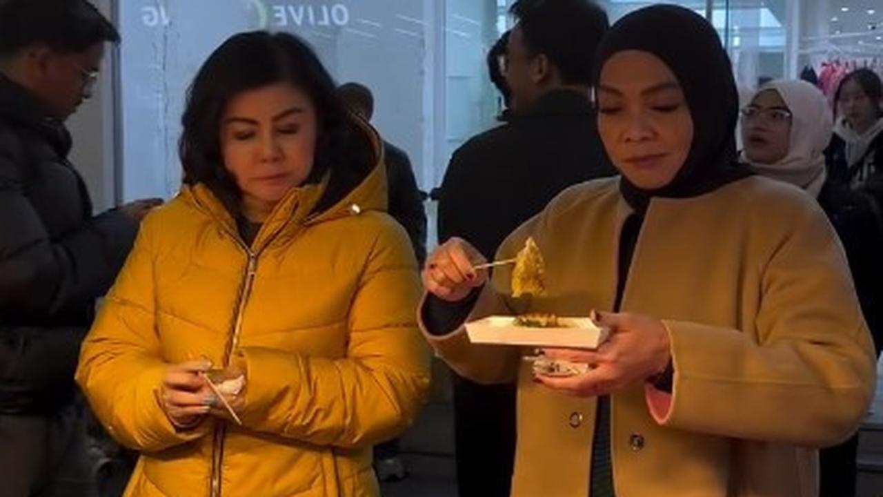 7 Potret Rieta Amilia dan Desiree Tarigan ke Korea, Nikmati Street Food dari Ubi Rebus - Rambut Nenek