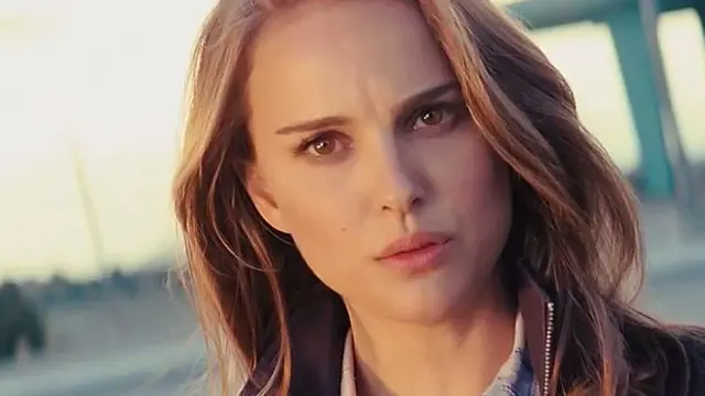 natalie-portman-multi2-131113b.jpg