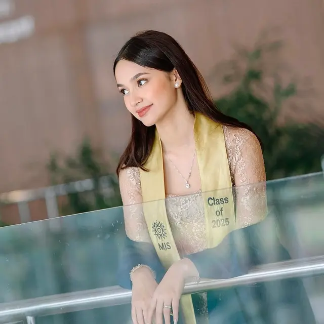 Gaya Anak Cut Tary Wisuda SMA Jadi Sorotan/ Instagram @cuttaryofficial