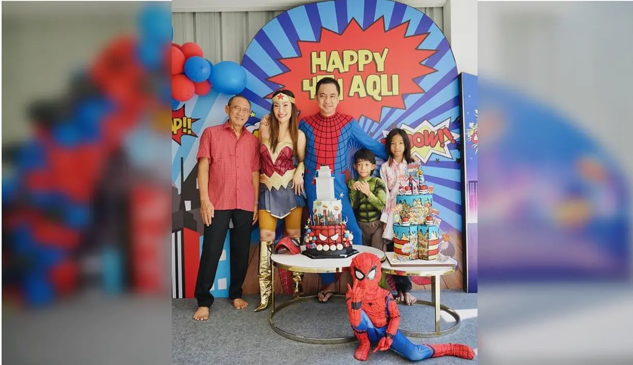 Momen tersebut dirayakan dengan menggelar pesta bertema superhero. [@mrsayudewi]