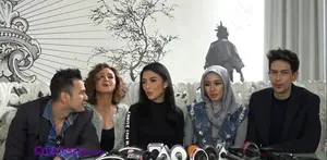 Saat sedang berkumpul, Bukan Bintang Biasa (BBB) selalu seru dan mengundang tawa. Asyik bercanda tentang pernikahan, Raffi Ahmad keceplosan tentang Laudya Cynthia Bella yang kabarnya akan melangsungkan pernikahan tahun depan.