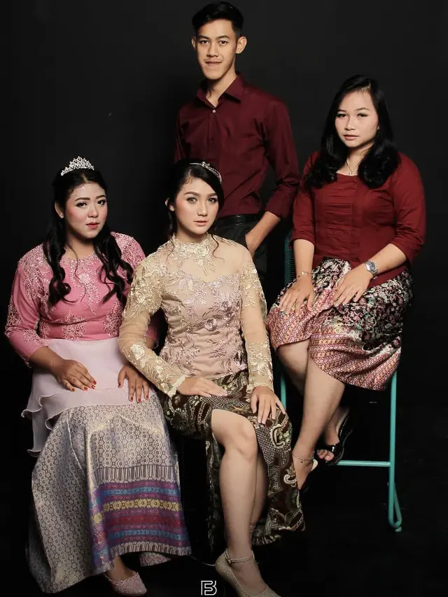 6 Potret Fiolina Tejaay Pakai Kebaya, Dipuji Bak Ibu Pejabat