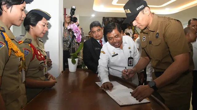 Agus Harimurti Yudhoyono meresmikan tiga gedung Fakultas baru Institut Pemerintahan Dalam Negeri.