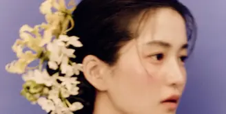 Kim Tae Ri dipercaya untuk mempromosikan baju tradisional Korea, hanbok ke kancah internasional. [Foto: Marieclaire]