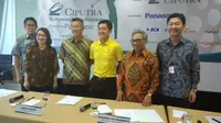 Pegolf Indonesia, George Gandranta (baju kuning/tengah) saat konfrensi pers Asian Development Tour (Liputan6.com/Defri Saefullah)
