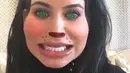 Kim Kardashian mencoba menakuti penggemar dengan filter beruang nih! (snapchat/kimkardashian)