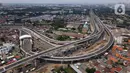 Foto udara Jalan Tol Layang Dalam Kota Kelapa Gading - Pulo Gebang, Jakarta, Sabtu (20/11/2021). Beroperasinya jalan tol tersebut diharapkan dapat meningkatkan pelayanan dan alternatif kepada pengguna dari arah Kelapa Gading menuju Pulo Gebang. (merdeka.com/Imam Buhori)