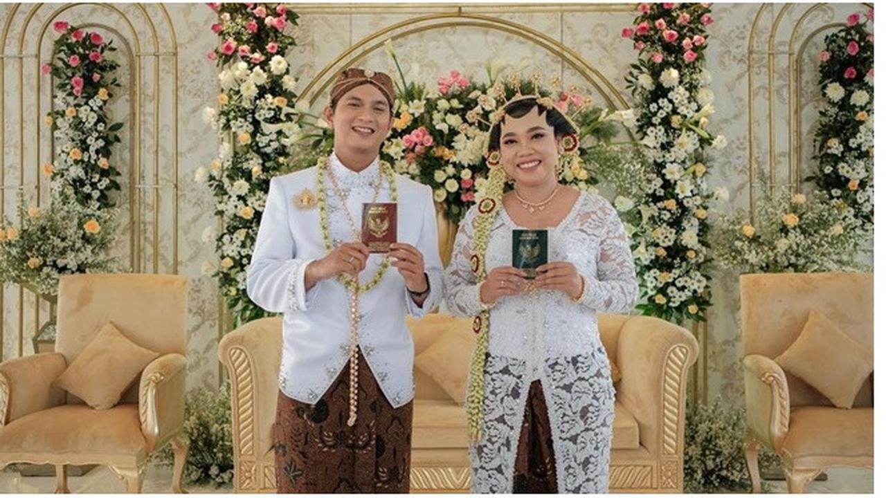 7 Potret Akad Nikah Mumuk Gomez dan Eno Retra, Usung Adat Jawa