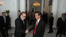 Ri Su Yong tiba sekitar pukul 15.00 WIB dan langsung disambut Jokowi di Balai Kota, Jakarta, Rabu (13/8/14). (Liputan6.com/Herman Zakharia)