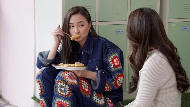 6 Potret Caitlin Halderman Bintangi Series Pacarku Jinny