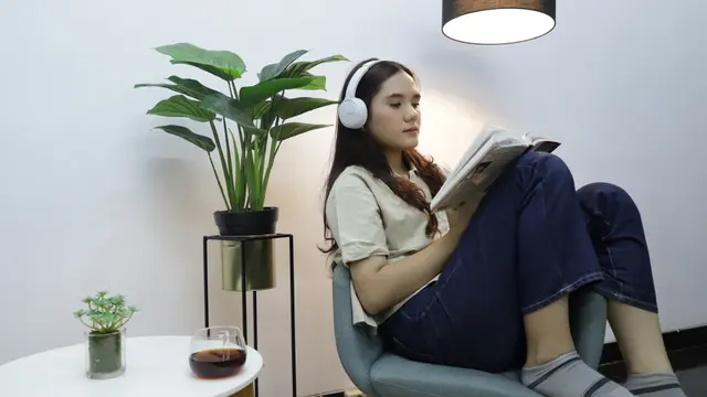 wanita november tenang bertambah usia