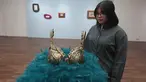 Pengunjung melihat sejumlah karya yang dipamerkan dalam pameran As all gather in commons yang menghadirkan karya lima seniman, Dian Utami, Ella Wijt, Meliantha Muliawan, Sekarputi Sidhiawati, dan Theresia Agustina Sitompul. Pameran ini mengangkat tema domestisitas, identitas, masa kanak-kanak, perempuan, dan keibuan melalui beragam medium, mulai dari lukisan, tekstil, keramik, cetakan, karya tiga dimensi hingga benda temuan. (KLY/Budy Santoso)