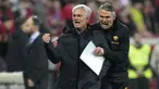 Ekspresi pelatih AS Roma, Jose Mourinho (kiri), setelah pertandingan leg kedua semifinal Liga Europa 2022/2023 timnya berhasil menahan imbang Bayer Leverkusen dengan skor 0-0 (agregat 1-0) di BayArena, Jumat (19/05/2023) dini hari WIB. (AP Photo/Martin Meissner)