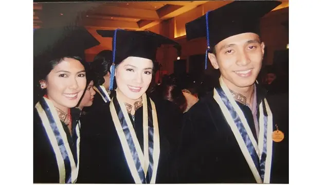 6 Potret Lawas Seleb saat Wisuda, Bikin Kagum
