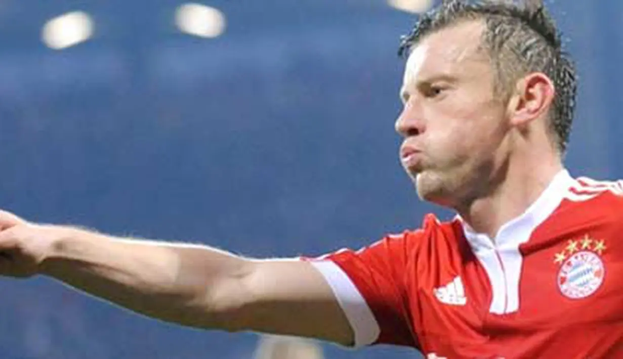 Selebrasi gol striker Bayern Muenchen, Ivica Olic di laga Bundesliga melawan VfL Bochum di Bochum, 12 Desember 2009. AFP PHOTO DDP / CLEMENS BILAN