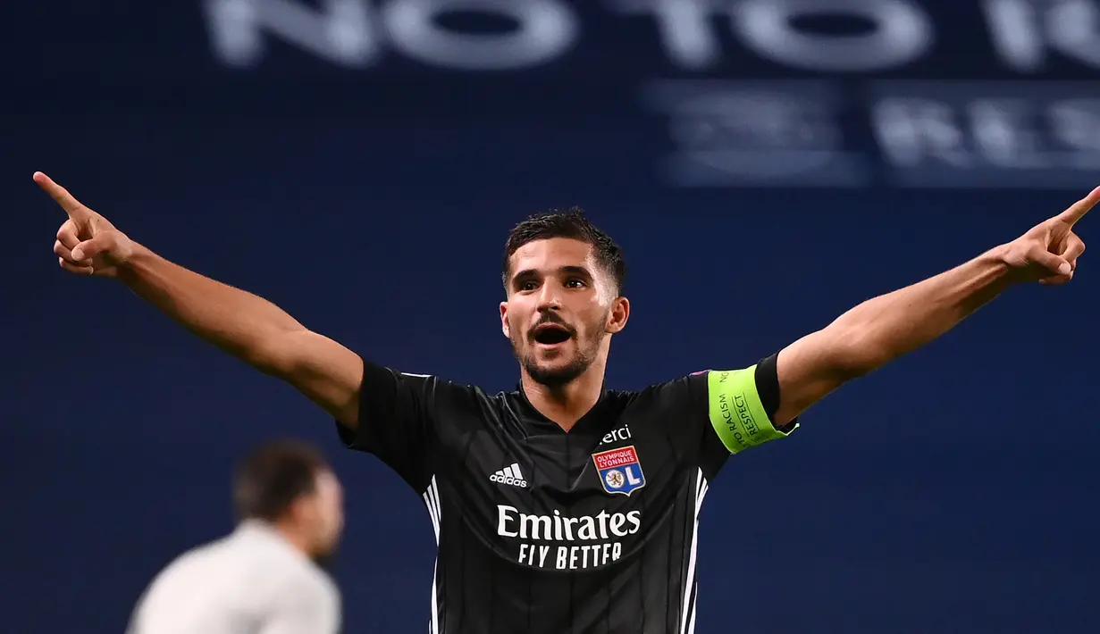 5. Houssem Aouar - Houssem Aouar tampil begitu impresif bagi Lyon di kompetisi Liga Champions. Gelandang berusia 22 tahun ini menjadi motor kemenangan Lyon lewat dua assistnya saat menyingkirkan Manchester City di perempat final Liga Champions. (AFP/Franck Fife/various sources)