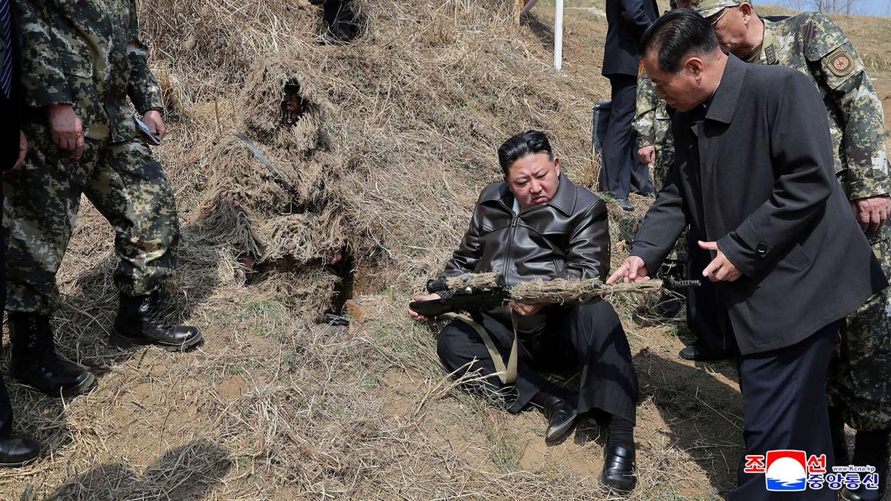 Kim Jong-un jajal senapan sniper Korea Utara