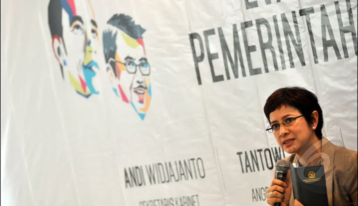 Politisi Partai Golkar, Nurul Arifin menilai Presiden Joko Widodo saat ini belum mampu menjadi panglima bagi pemerintahannya sendiri saat diskusi 'Evaluasi 100 Hari Pemerintahan Jokowi-JK', Jakarta, Senin (26/1/20015). (Liputan6.com/Miftahul Hayat)
