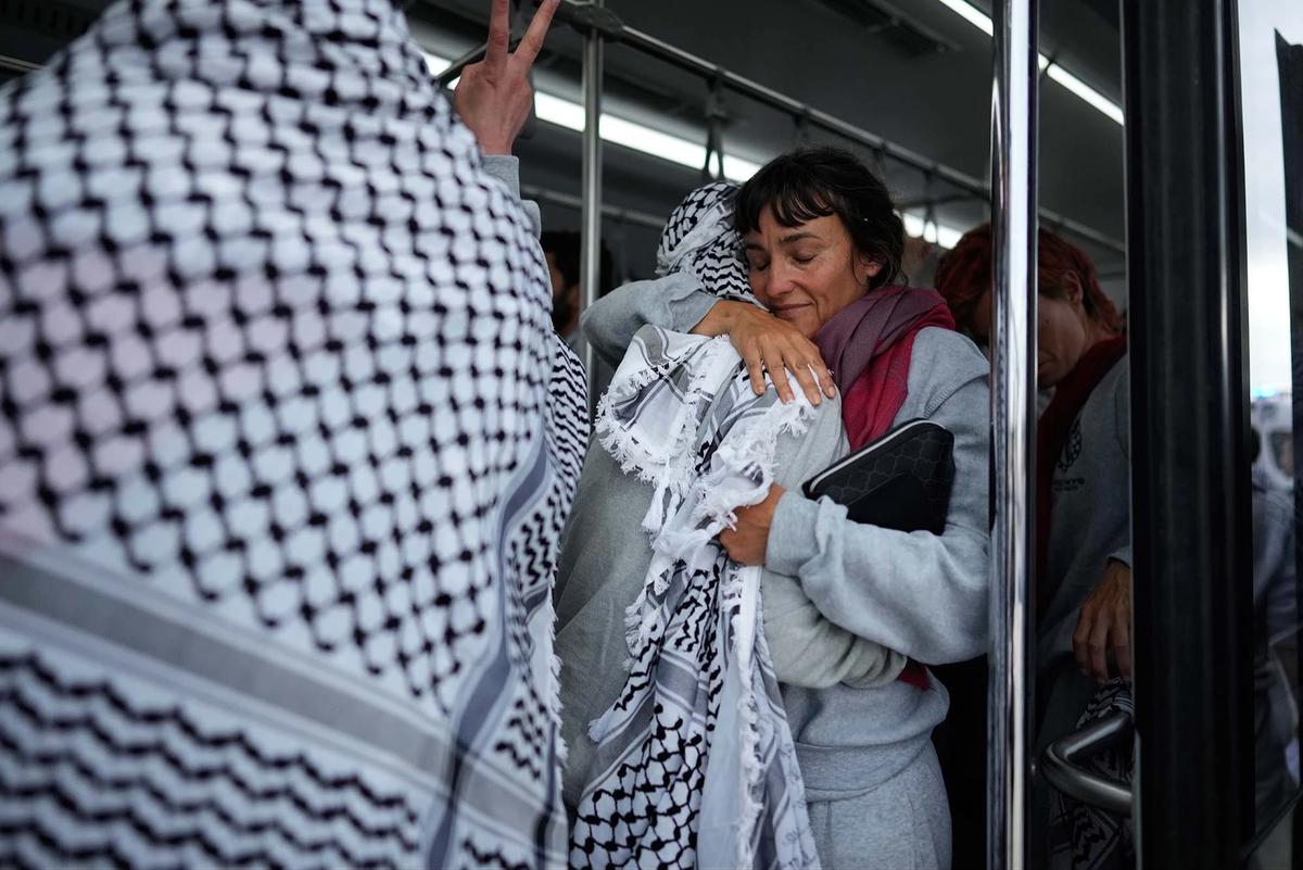FOTO: Aktivis Global Sumud Tiba di Istanbul Setelah Ditahan srael