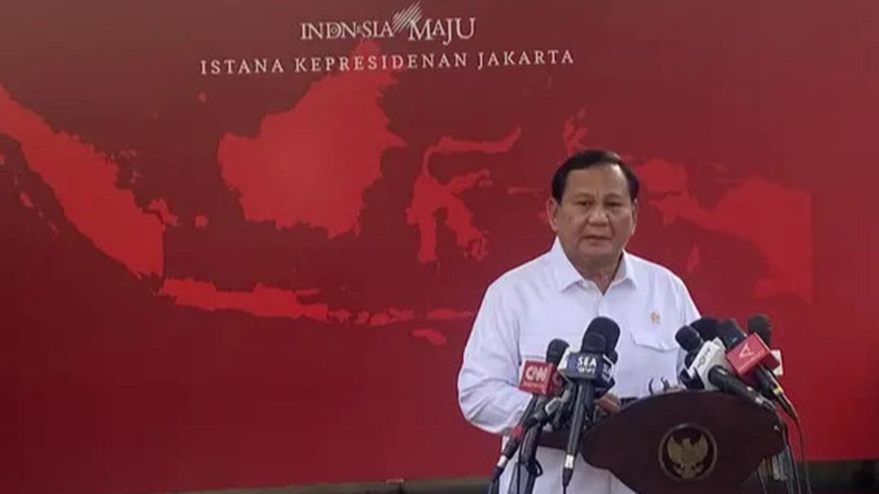 VIDEO: Lirikan Prabowo Bikin Gibran Gercep Salip Mendagri Tito Pelantikan Gubernur di Istana