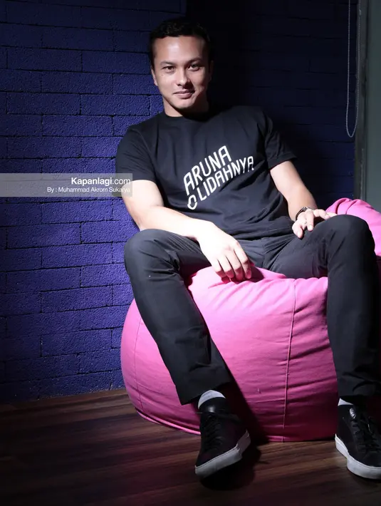 Nicholas mengungkapkan, ia selalu memilih pakaian dengan bahan cotton dengan model yang simple. Dan sesuai dengan kepribadiannya.(Kapanlagi.com/Muhammad Akrom Sukarya)
