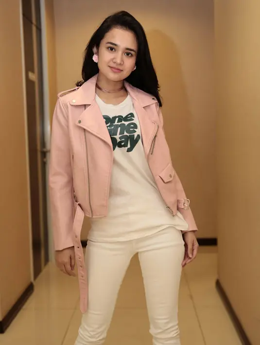 "Ga nyangka, di luar yang kita duga. Banyak pagar yang nyaris tumbang. Seru dan deg-degan sih. Senang banget. Takut dorong-dorongan," ungkap Michelle Ziudith. (Nurwahyunan/Bintang.com)