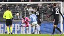 Pemain Juventus Moise Kean (kedua kanan) mencetak gol ke gawang Malmo pada pertandingan sepak bola Grup H Liga Champions di Allianz Stadium, Turin, Italia, 8 Desember 2021. Juventus menang 1-0. (Fabio Ferrari/LaPresse via AP)