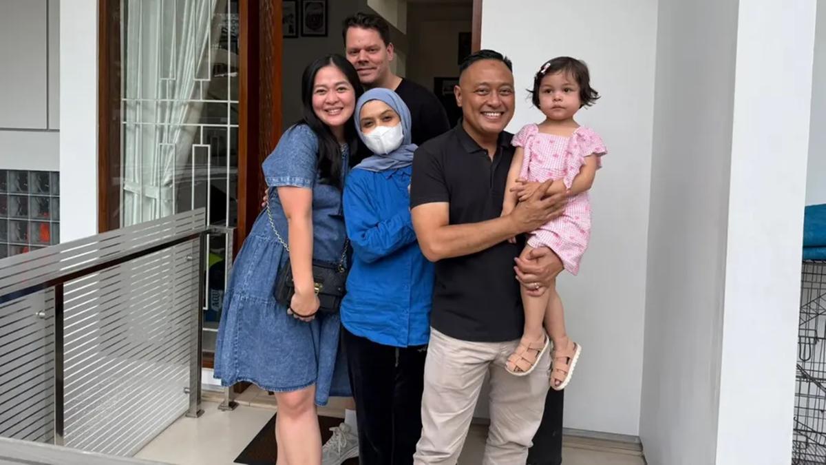 6 Potret Kegiatan Gracia Indri Pulang ke Indonesia, Baby Bump Curi Perhatian