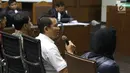 Terdakwa dugaan suap Bakamla, Fayakhun Andriadi menjawab pertanyaan saat bersaksi sidang lanjutan korupsi pengadaan e-KTP dengan terdakwa Irvanto H Pambudi dan Made Oka Masagung di Pengadilan Tipikor, Jakarta, (2/10). (Liputan6.com/Helmi Fithriansyah)