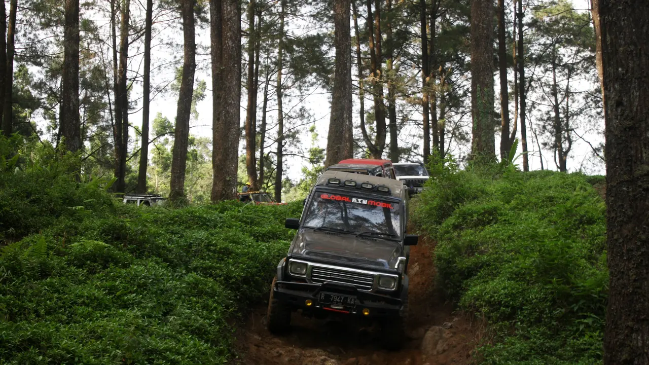 Jalur offroad menantang sekaligus panorama menakjubkan Baturraden menjanjikan sensasi berbeda. (Foto: Liputan6.com/Nugroho Pandu untuk Muhamad Ridlo).