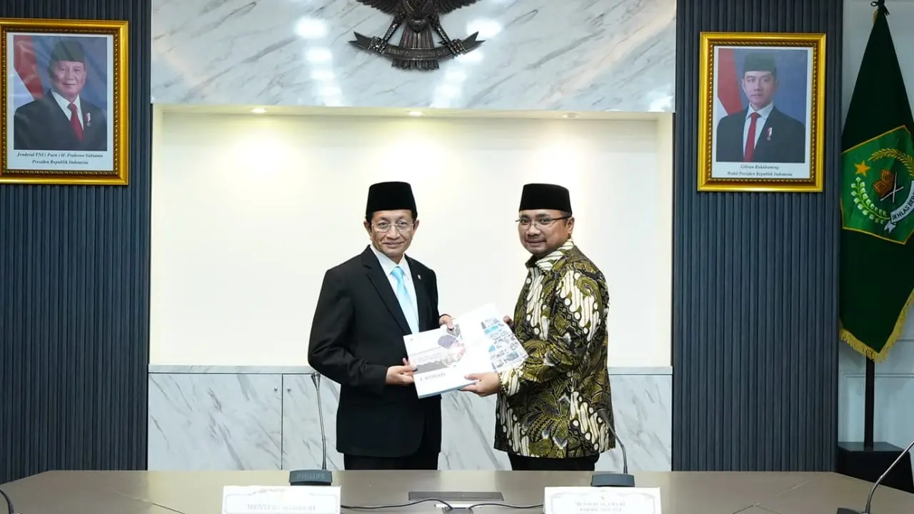 Menteri Agama (Menag) Periode 2020-2024, Yaqut Cholil Qoumas resmi menyerahkan jabatannya kepada Menag periode 2024-2029, Nasaruddin Umar, Senin (21/10/2024).
